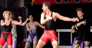 1024px-Aerobic_exercise_-_public_demonstration01